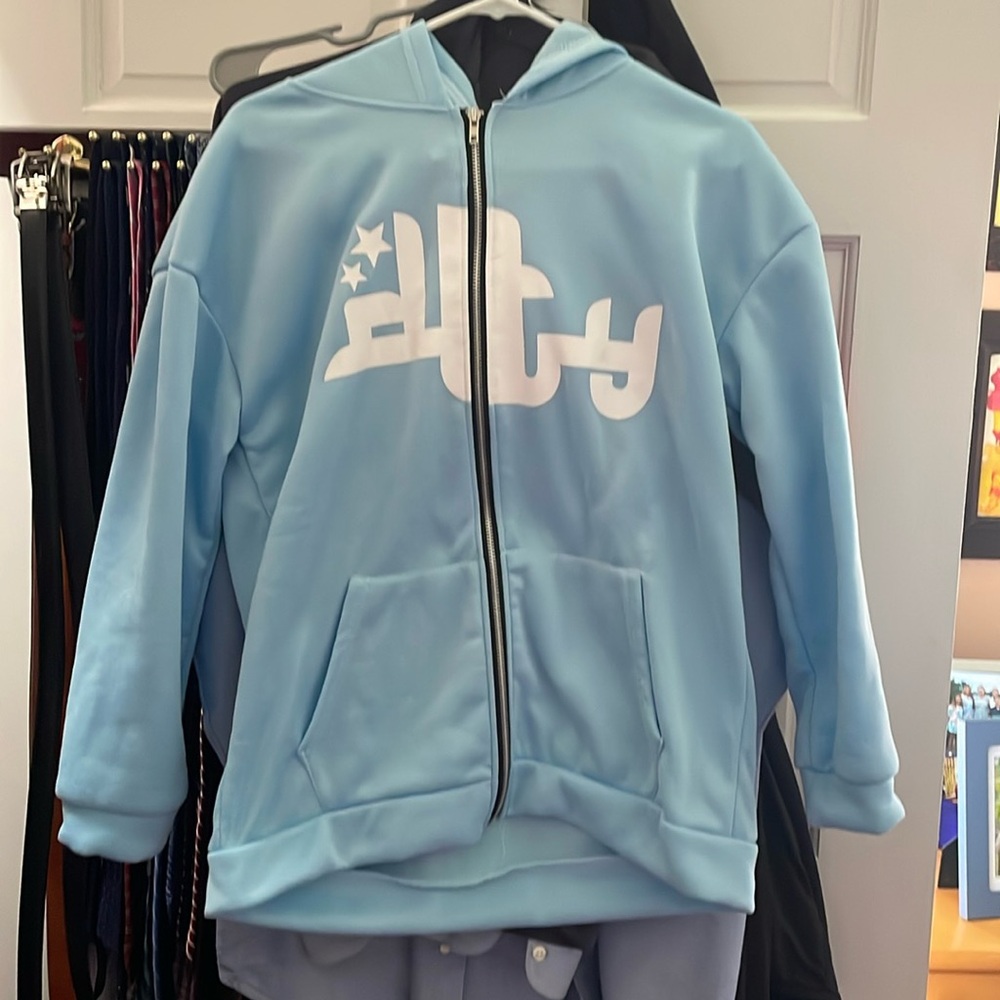 Divide the youth baby blue zip up